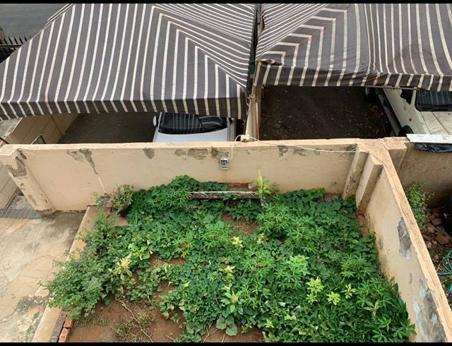 2 BEDROOM TOWNHOUSE FOR SALE IN WINDSOR EAST